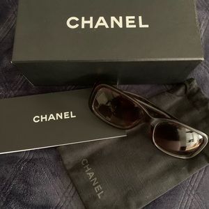 CHANEL sunglasses